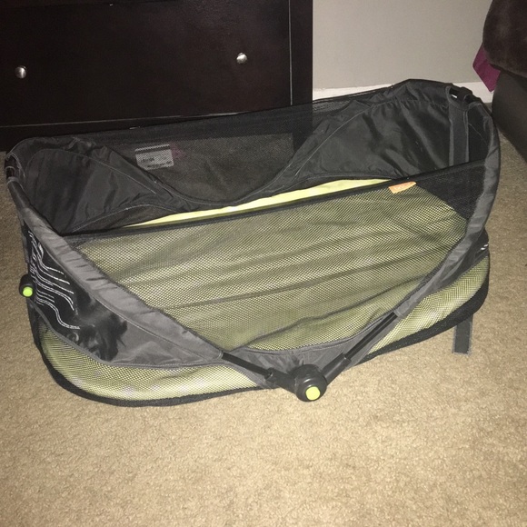 fold and go travel bassinet